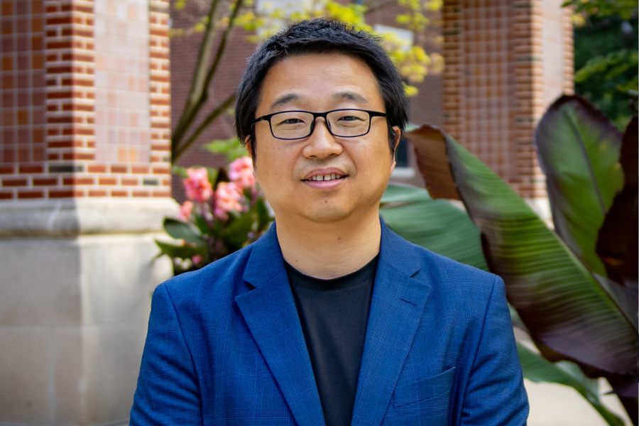 Photo of Professor Wenzhuo Wu